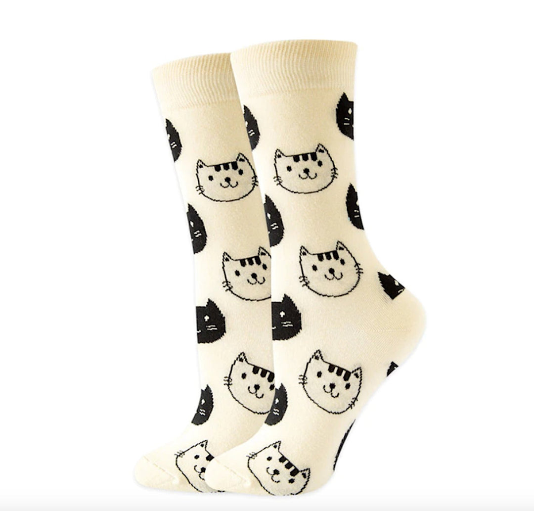 Comfortable black and white cat face cotton socks, perfect for pet lovers and casual wear enthusiasts.