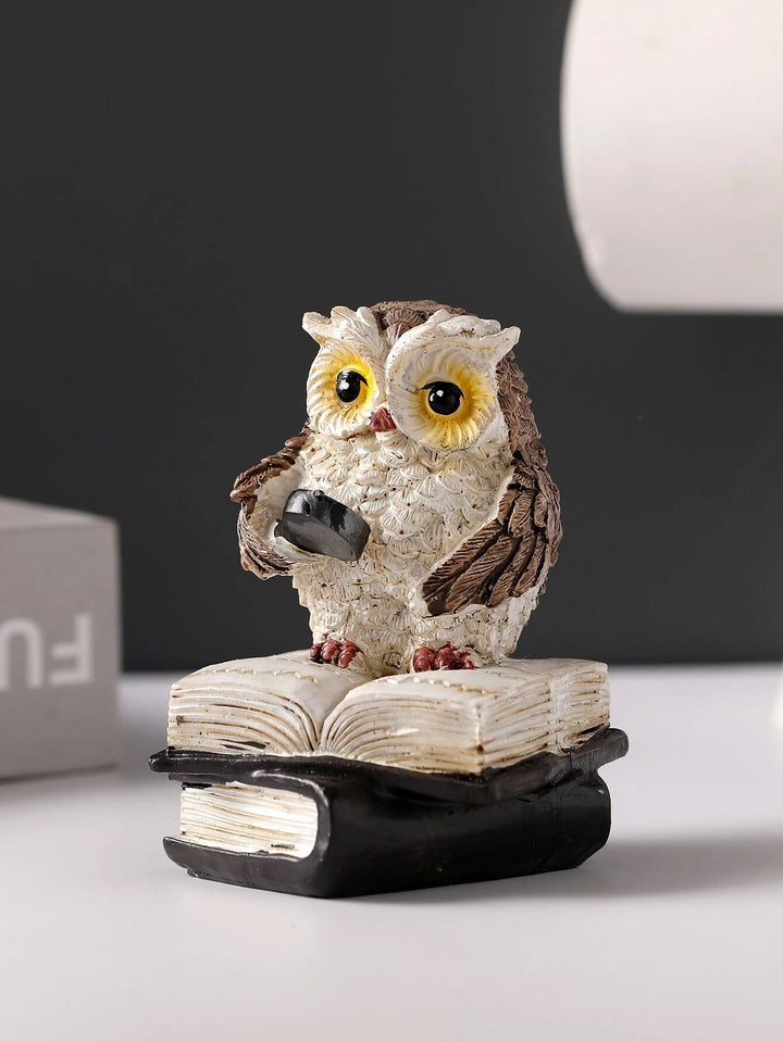 Delightful wise owl ornament featuring detailed craftsmanship, perfect for adding a whimsical touch to home decor or as a thoughtful gift for owl lovers.