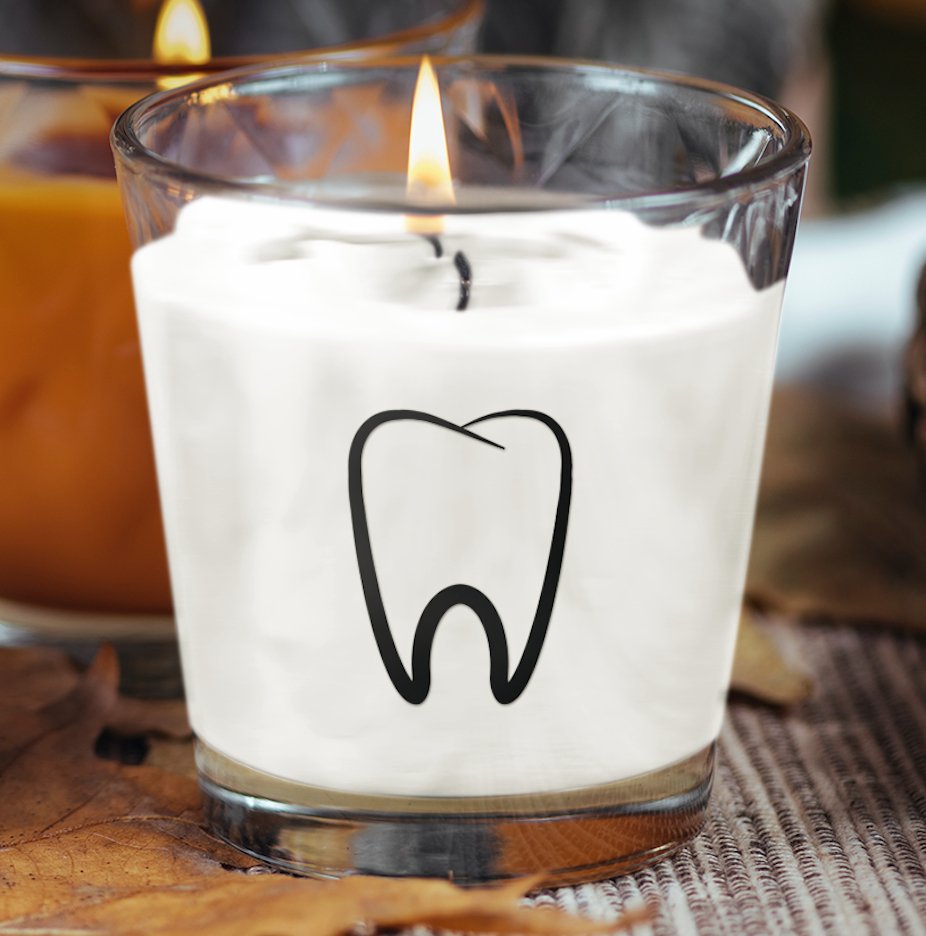 Tooth Silhouette Design Scented Candle, perfect for dentists, health professionals, and educators, offering a unique decorative element while promoting a calming atmosphere focused on dental health awareness.